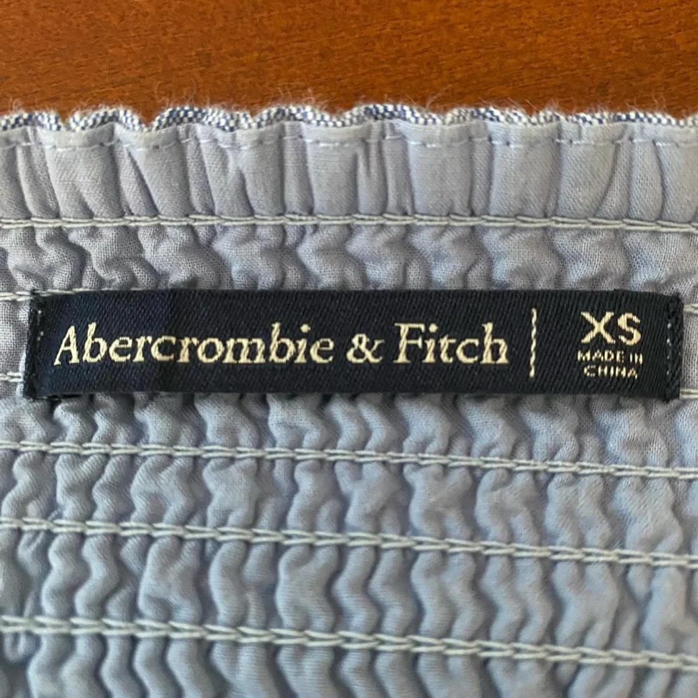 Hollister Light Blue Lace-Trim Patterned Cami & Chambray Button Crop Top Set - Picture 4 of 4